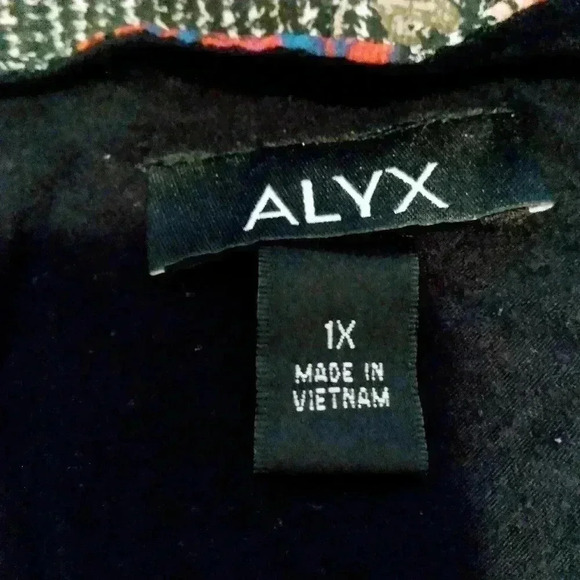 Alyx women's size 1x poncho style black/red flower shear arm top - Picture 2 of 10